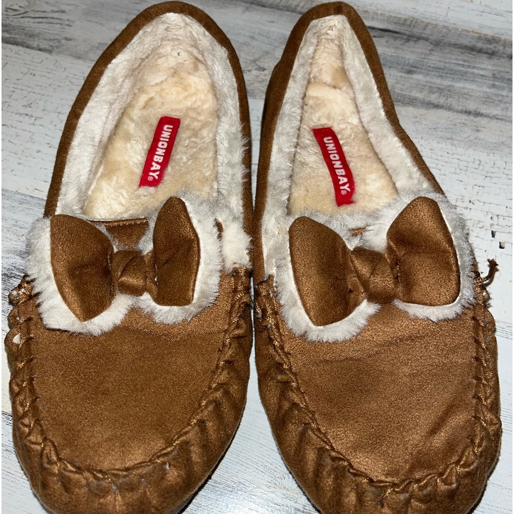 Union Bay ~ Faux fur & suede moccasin